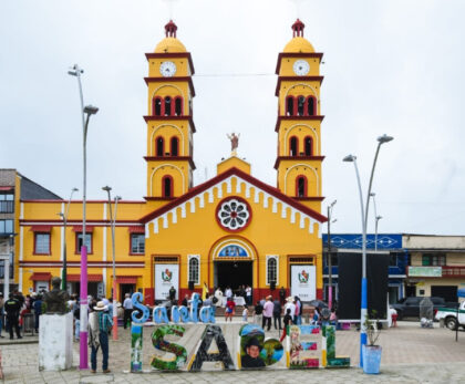 Foto representativa de la fachada de la Iglesia de Santa Isabel
